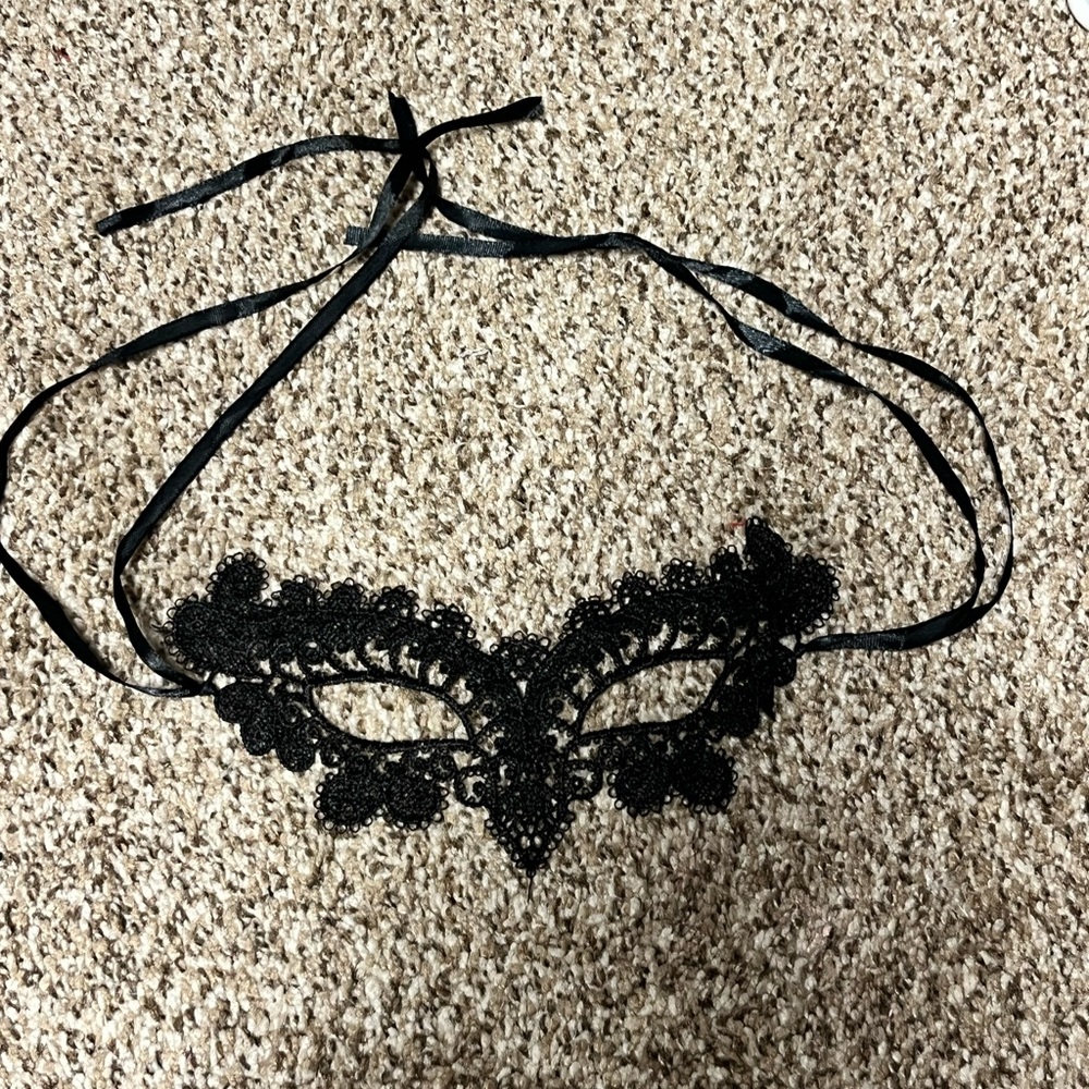 Elegant Black Lace Face Mask